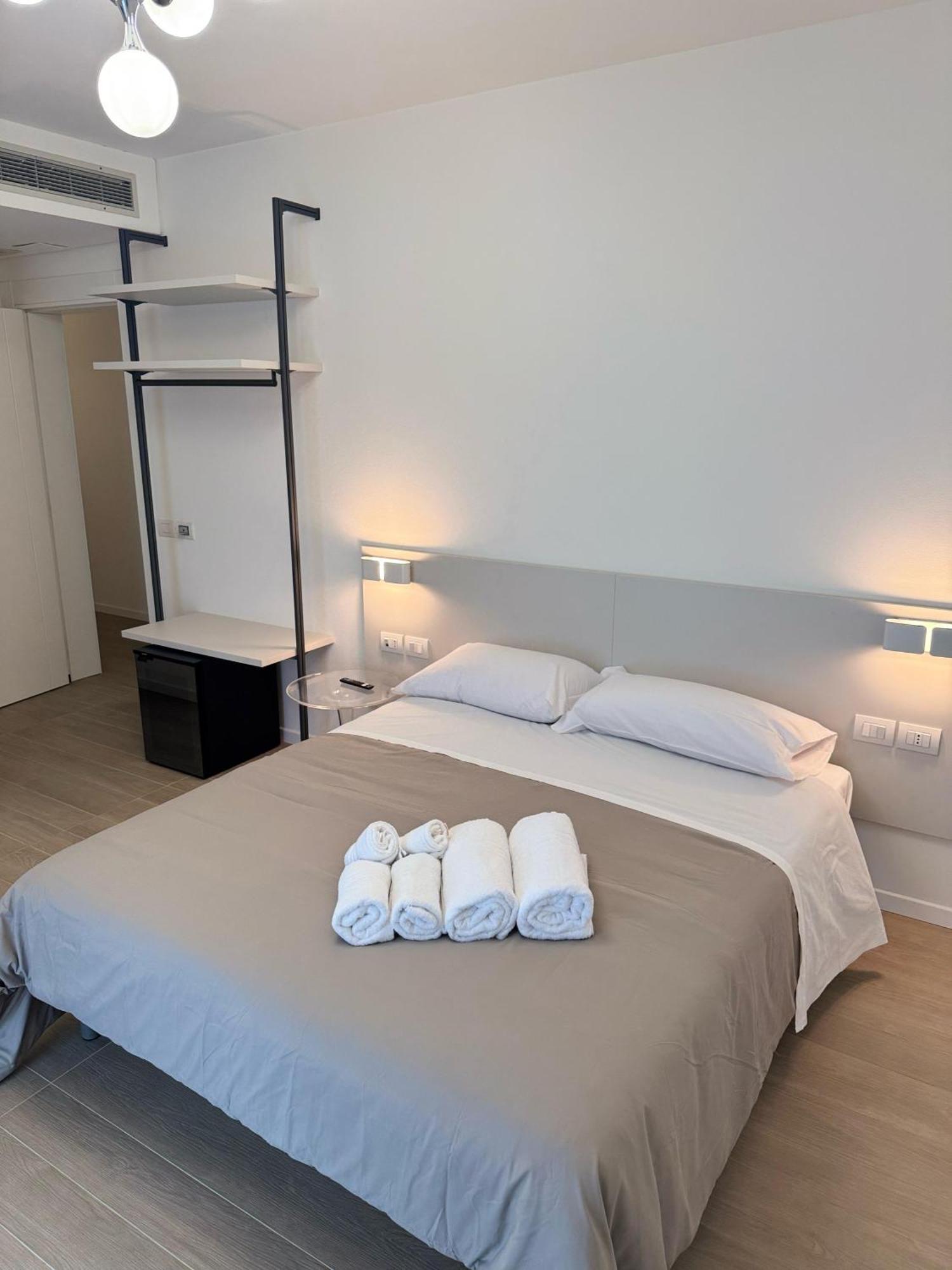 Hotel Villa Mary Santa Maria Di Sala Eksteriør billede