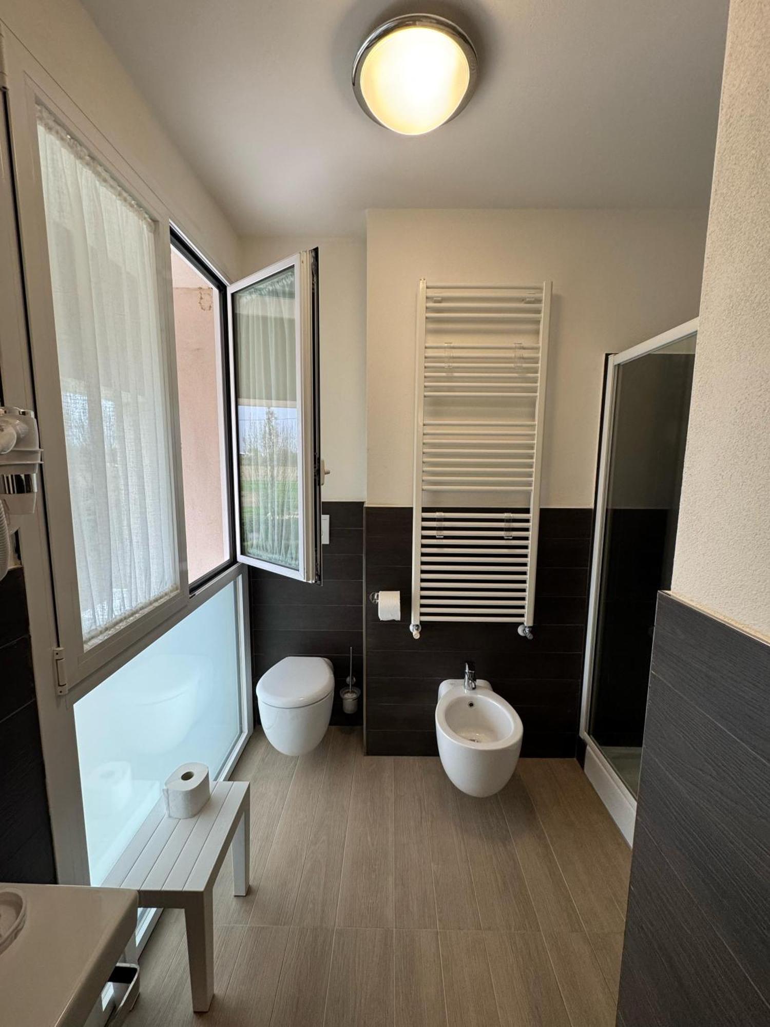 Hotel Villa Mary Santa Maria Di Sala Eksteriør billede