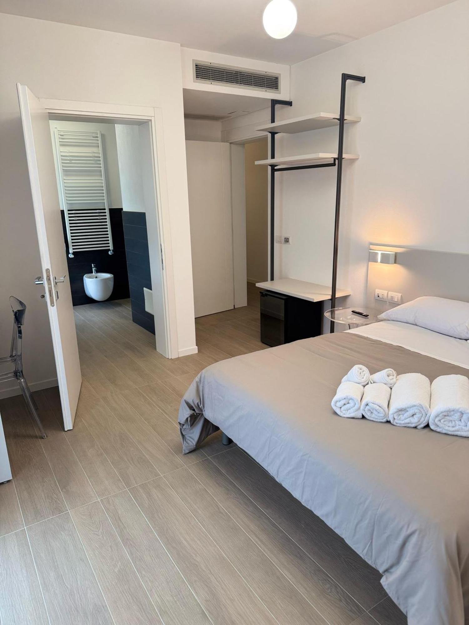 Hotel Villa Mary Santa Maria Di Sala Eksteriør billede