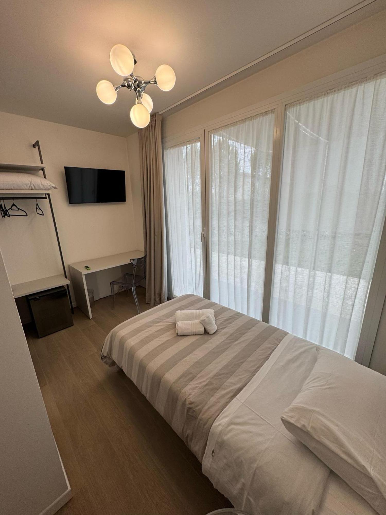 Hotel Villa Mary Santa Maria Di Sala Eksteriør billede