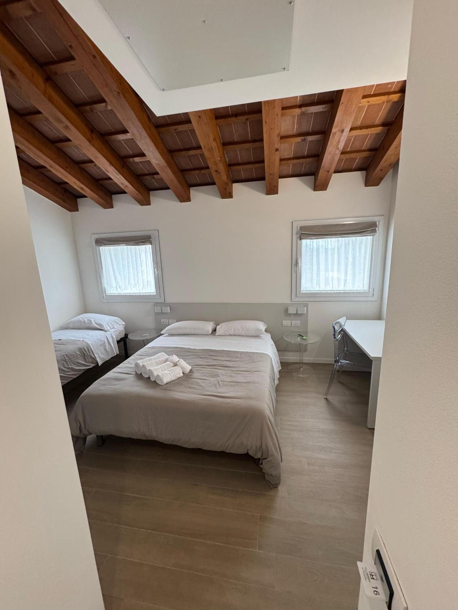 Hotel Villa Mary Santa Maria Di Sala Eksteriør billede
