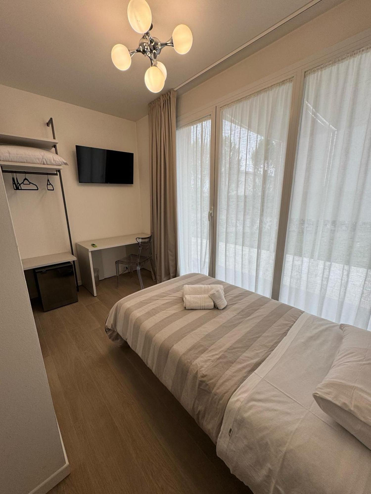 Hotel Villa Mary Santa Maria Di Sala Eksteriør billede